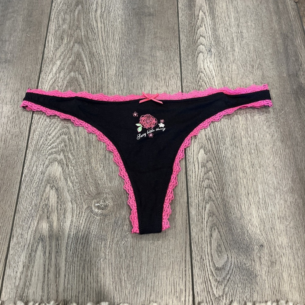 Y2k Vintage Victoria's Secret Black Flower Graphic thong panties size M